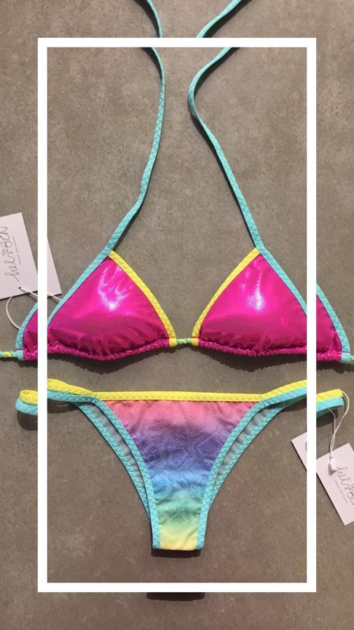 Para lucir bronceado, nada mejor que los colores fuertes. Como los del modelo de edición limitada #Forty (90 €).