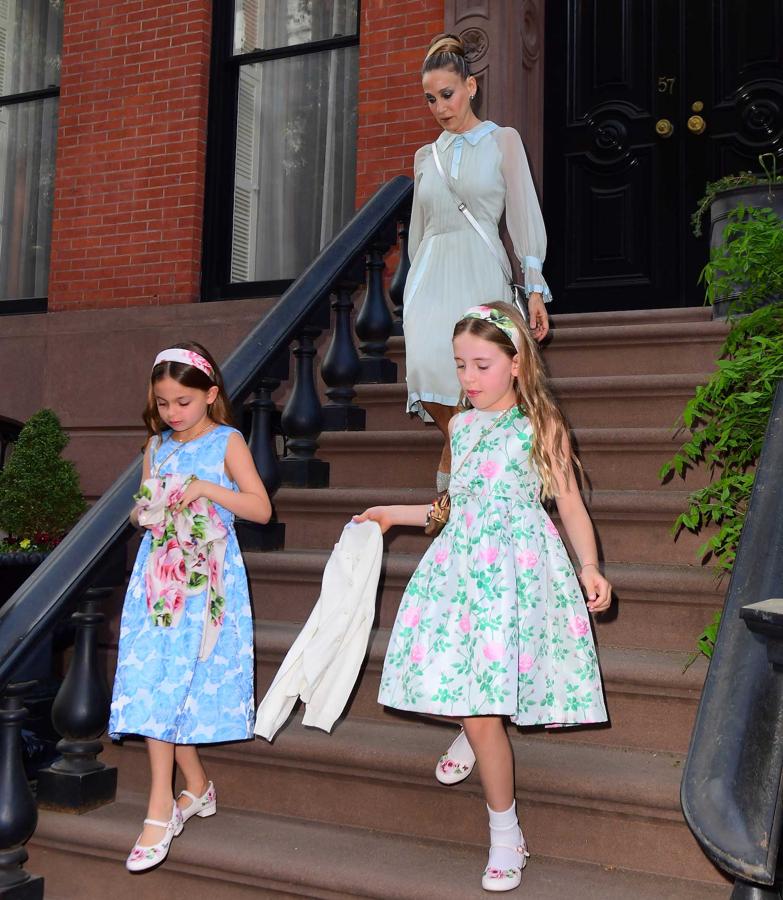 En junio del año 2009 llegaron al mundo las gemelas de Sarah Jessica Parker junto a Matthew Broderick a través de un vientre de alquiler. Marion y Tabitha son las dignas sucesoras del estilo de la actriz.