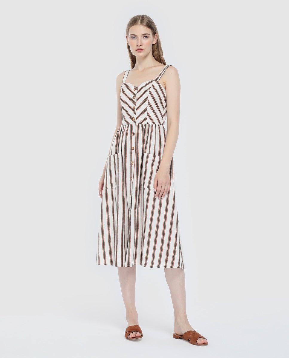 Rayas a doble color y botones. Precio: 39.99€. Dónde: En Fórmula Joven, de El Corte Inglés.