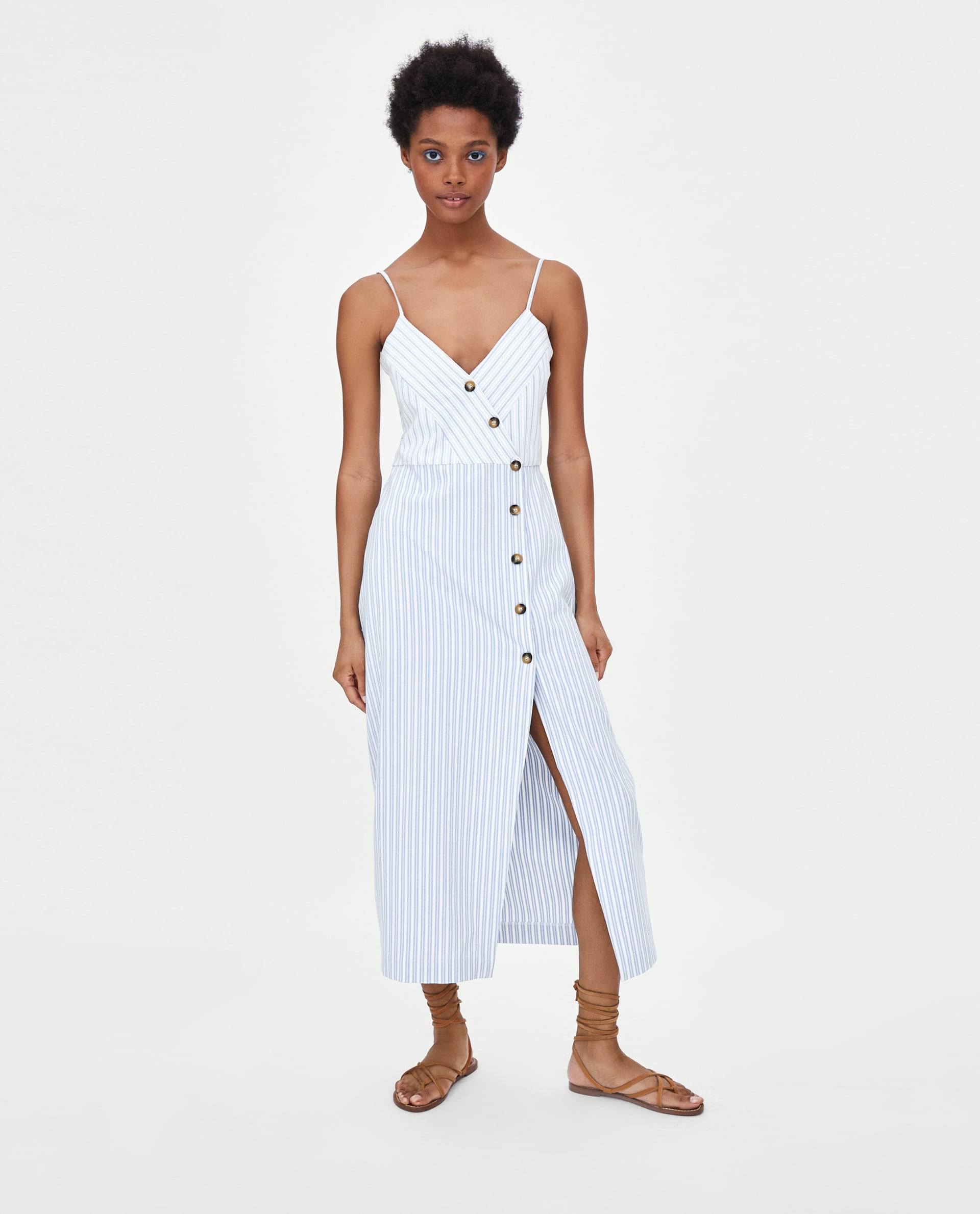 En dos tonos de azul. Precio: 29,95€. Dónde: Zara.