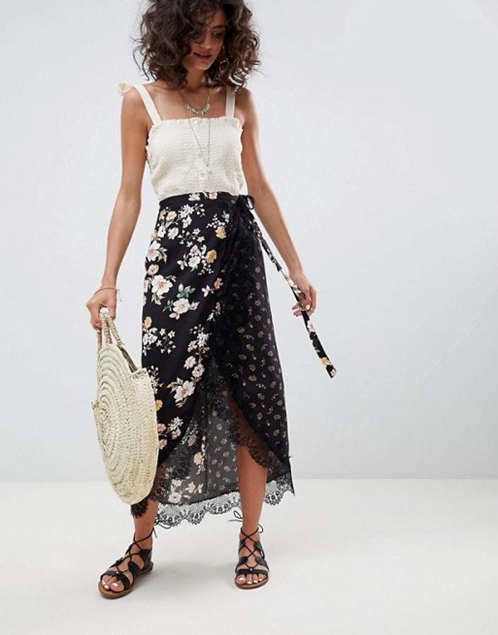 Mix de estampados de flores y detalle de encaje, en todas las tallas. De ASos Design (49,99 €).