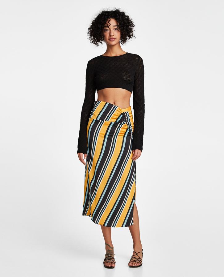 A rayas y con tiro alto. De Zara (19,99 €).
