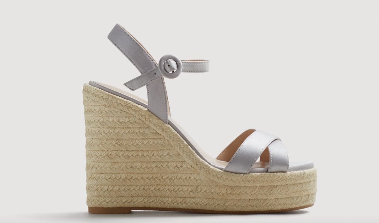 Sandalias de cuña con hebilla de Mango: 19,99 euros.
