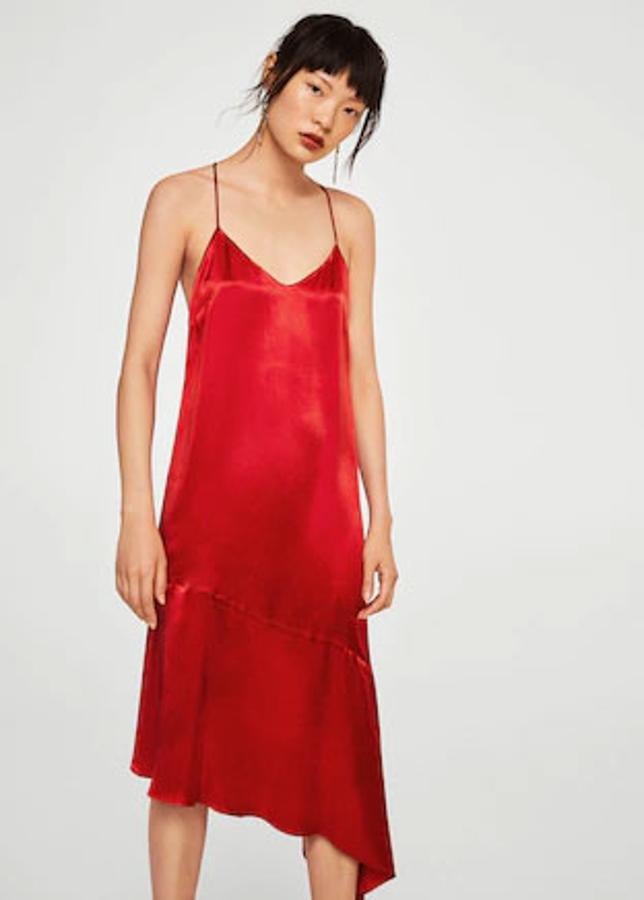 Vestido satinado y asimétrico en color rojo, 19,99 euros