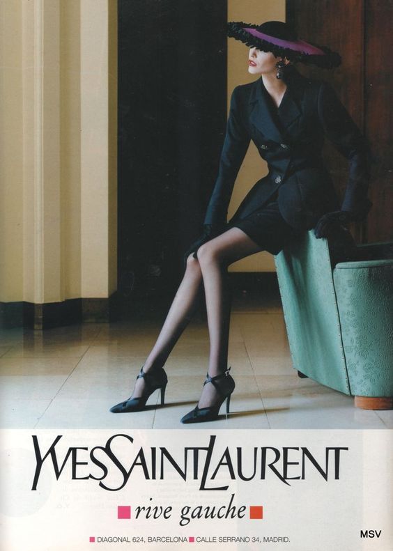 En 1993, Newton fotografió a una de sus modelos fetiche, Nadja Auerman, precisamente para la campaña de Yves Saint Laurent Rive Gauche. Bella Hadid podría se la versión siglo XXI, mucho más filtrada, de Auerman. ¿A que sí?