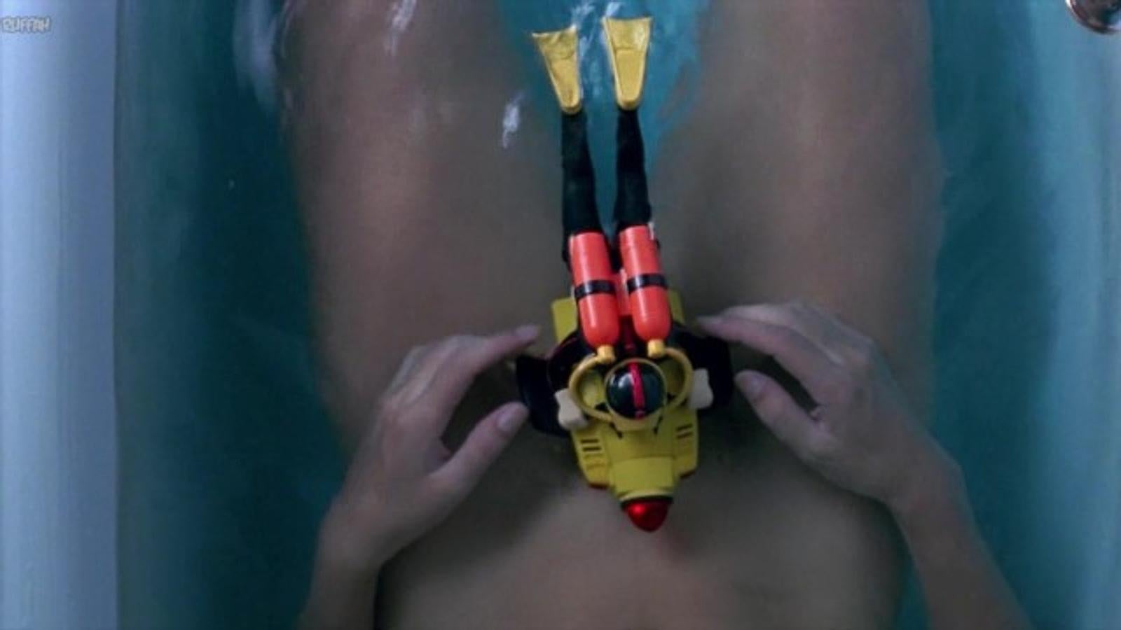 Nos sumergimos en el universo más almodovariano para bucear por los placeres ocultos de Victoria Abril con este peculiar juguete ¿Alguna vez se te habría ocurrido?