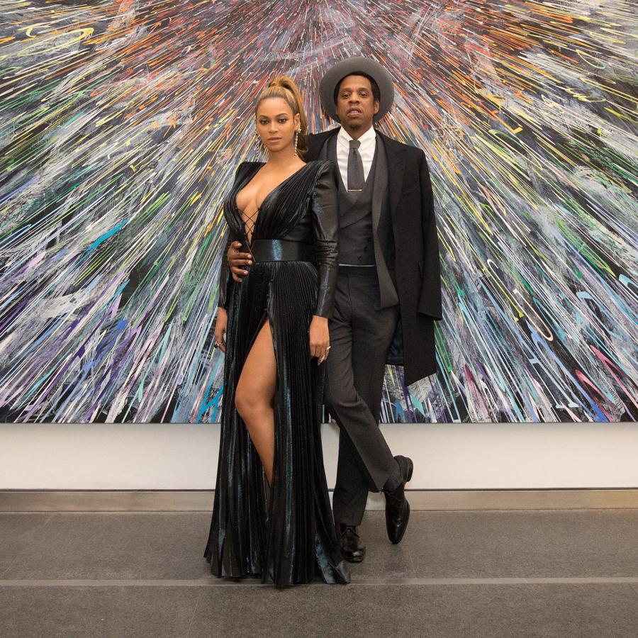  La cantante Beyoncé y el rapero y productor Jay-Z celebraron su matrimonio el 4 de abril del 2008 en una ceremonia íntima en el departamento del rapero en el barrio neoyorkino de Tribecca.