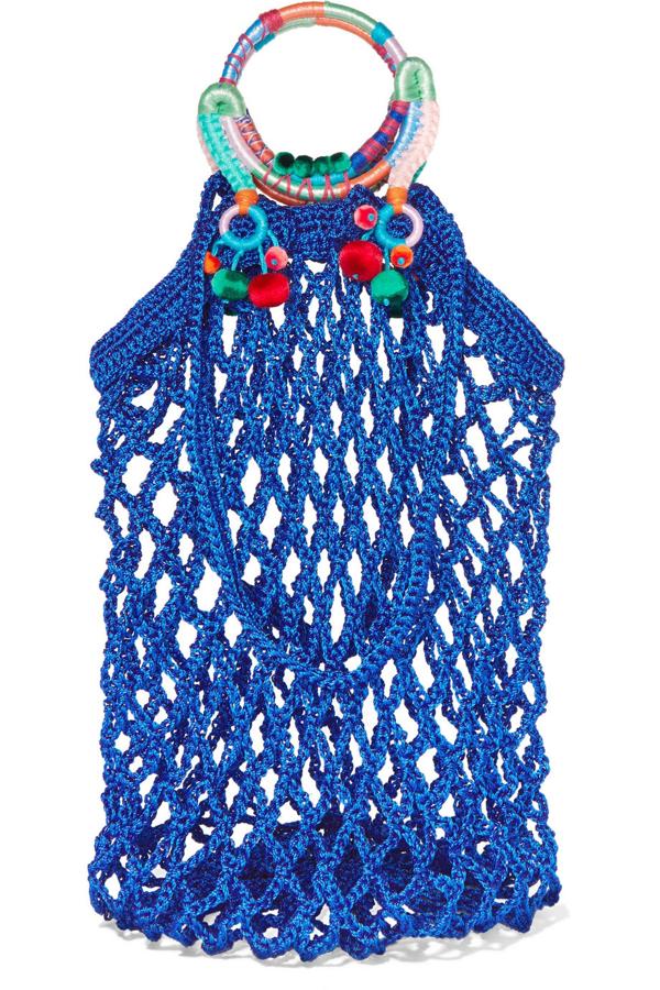 Que el bolso red es un 'must' de este verano es algo que no vamos a discutir. Si quieres salirte de lo habitual, apuesta por uno en un tono 100% veraniego, como este azul de Nannacay.