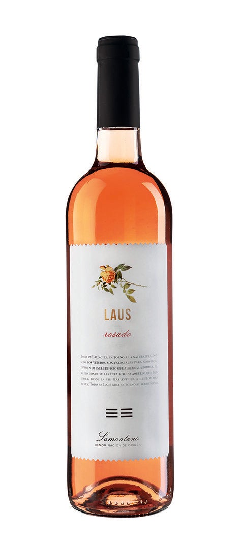 De intensidad media alta, los aromas que priman son los de fruta roja, las notas cítricas y los tonos especiados ligeros. Todos de buen corte, fluidos y equilibrados. En boca tiene una acidez muy equilibrada. Bodegas Laus (5€)