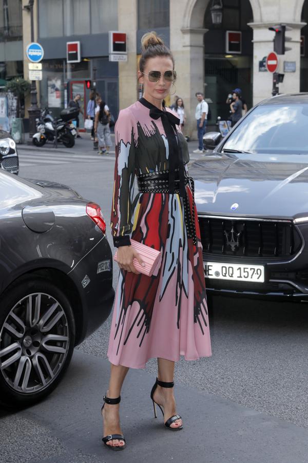 Nieves Álvarez apostó por un maravilloso vestido de inspiración retro en el desfile de Elie Saab en la Semana de la Alta Costura de París.