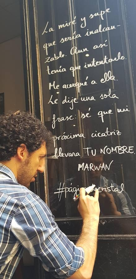 "La miré y supe que sería inalcanzable. Aún así tenía que intentarlo. Me acerqué a ella. Le dije una sola frase: sé que mi próxima cicatriz llevará tu nombre". Encuentra este micropoema en el Teatro del Barrio (Calle Zurita, 20).