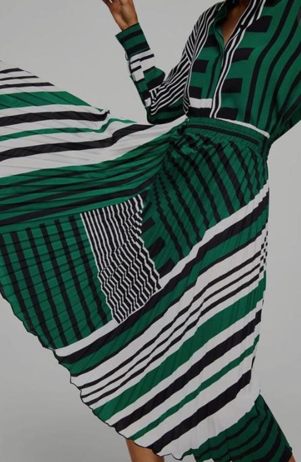 Conjunto de camisa y falsa plisada, de Mango.