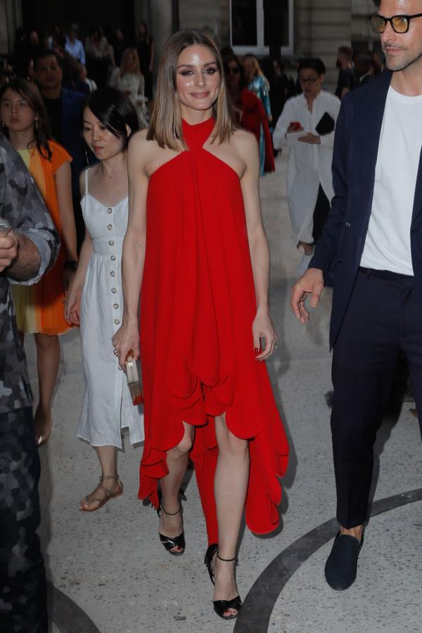 Olivia Palermo es nuestra gran fuente de inspiración. Y más aún cuando lleva vestidos como este que nos hacen soñar con las noches más románticas del verano. Este fue el look que eligió para asistir al desfile de Alta Costura de Valentino.