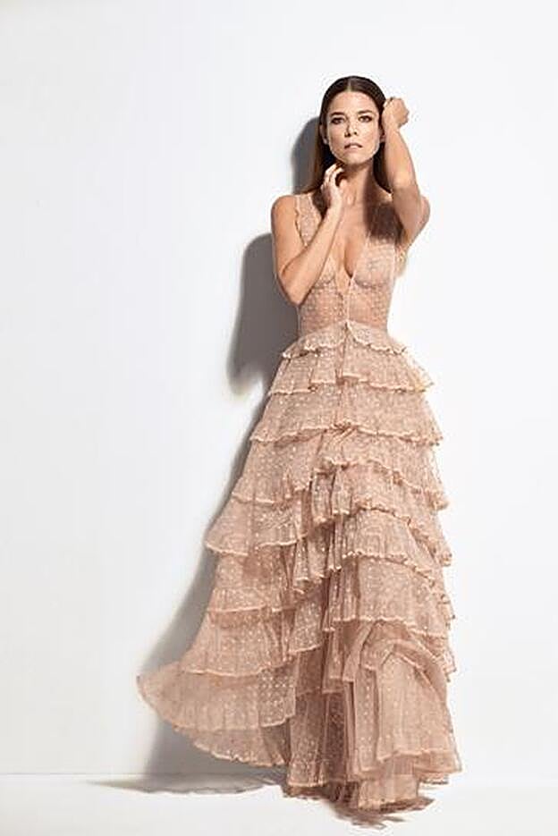 La actriz Juana Acosta luce un vestido de tul de Christian Dior.