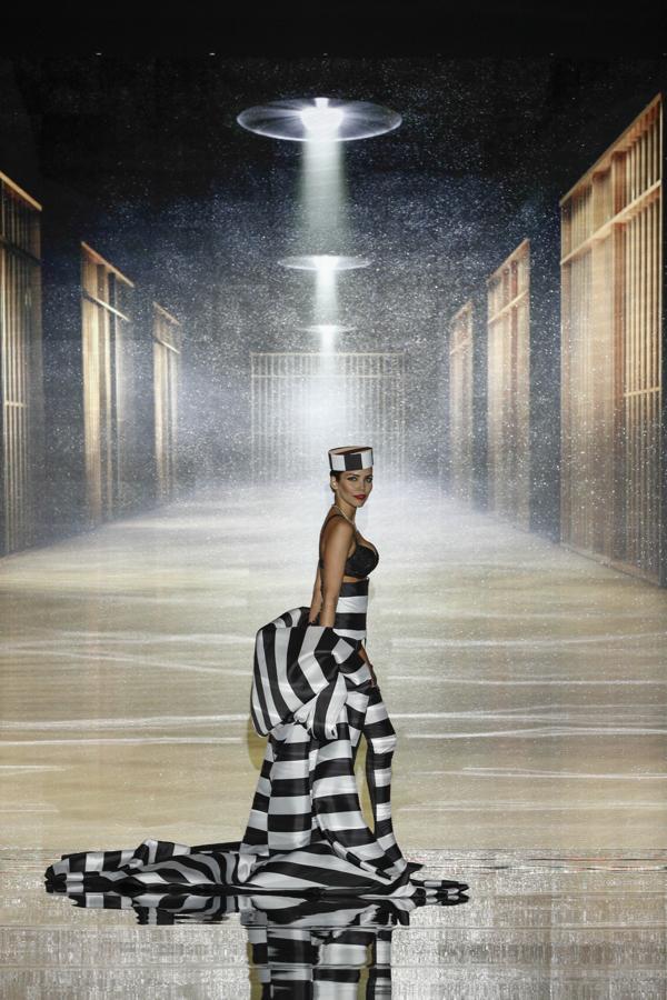 Rosana Zanetti en el desfile de Andrés Sardá en MBFWM