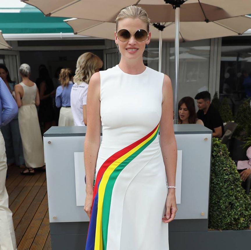 Lara Stone. El suyo fue, probablemente, el vestido más original de lo que llevamos de torneo: mini, blanco y con unas deslumbrantes líneas de color desde la cintura hasta el bajo. También de Ralph Lauren.