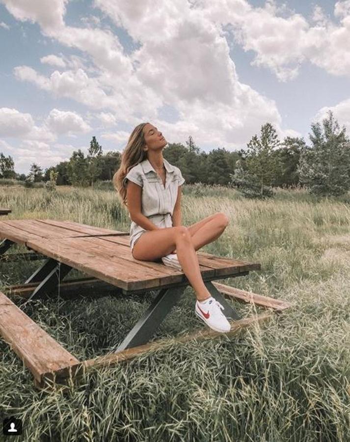 Relax y comodidad. Eso buscamos todas en vacaciones y María Pombo nos da una buena idea con este look.