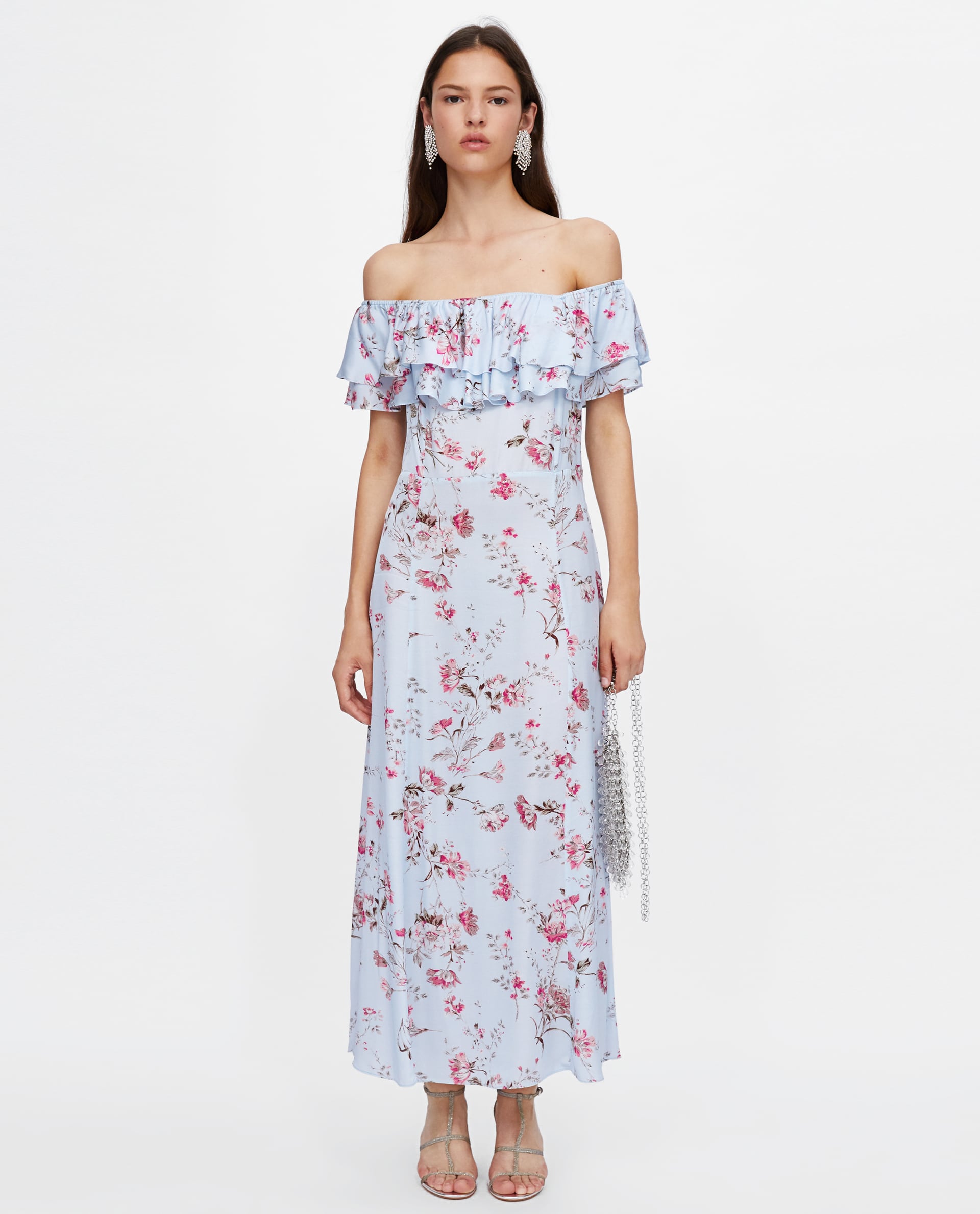 Vestido de tirantes con cuadros de Zara: 29,95 euros.