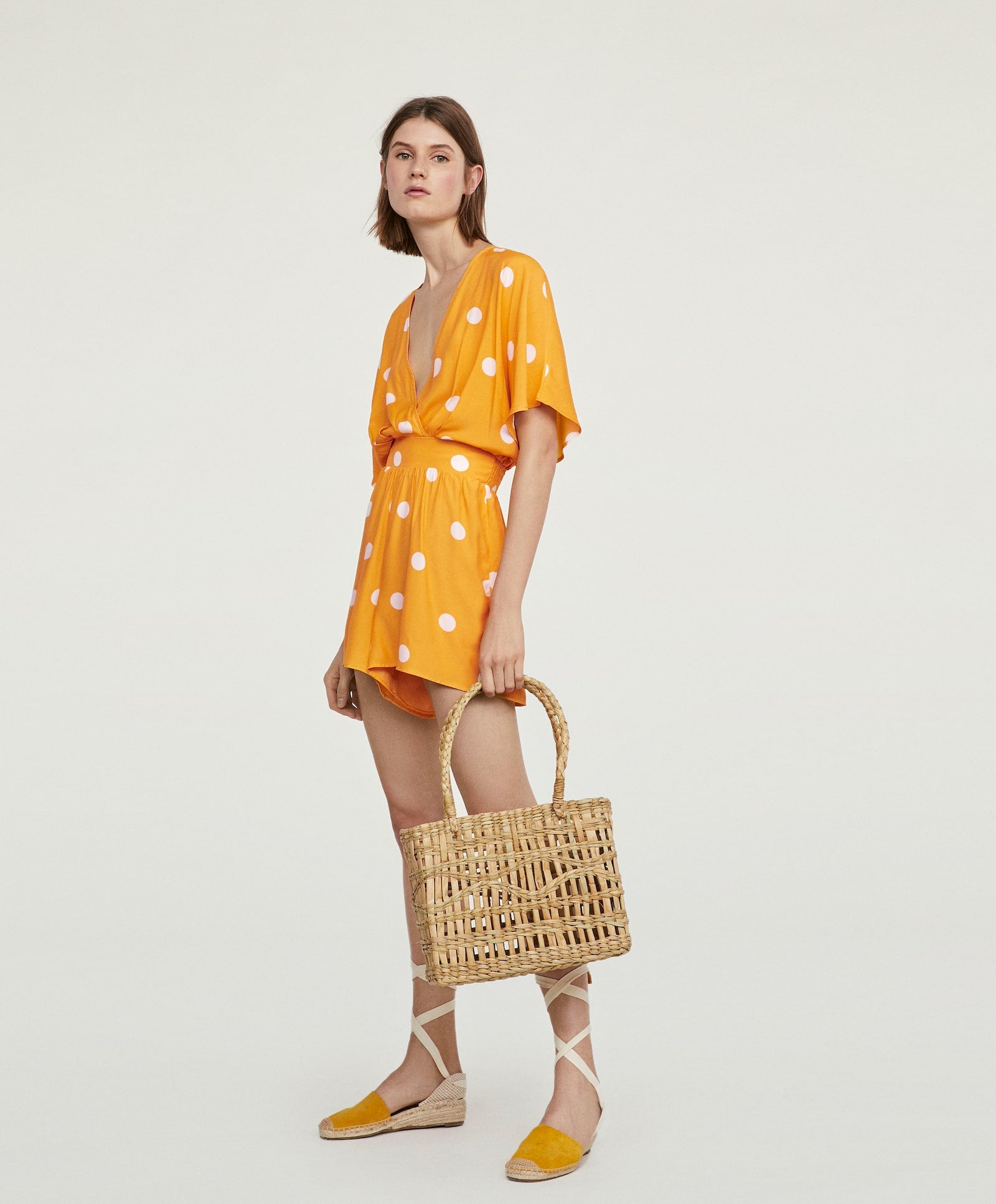 Mono corto con topos de Oysho: 25,99 euros.