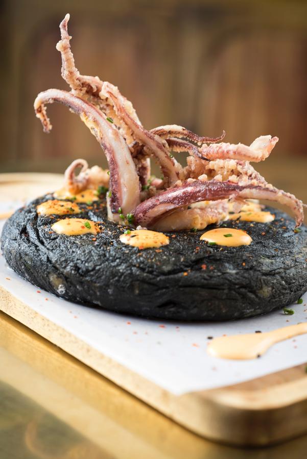 Con chipirones en su tinta.