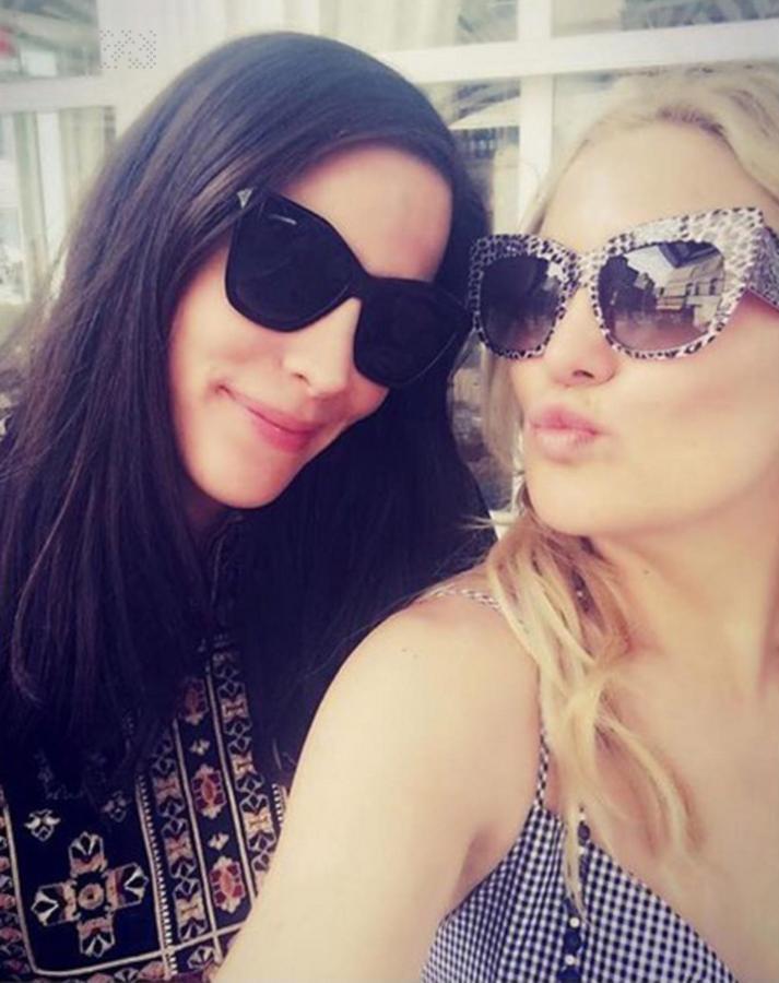 Las intérpretes son grandes amigas y quedan para arreglarse, arreglarse, comparitir trucos de madre, ir a una alfombra roja o cocinar en casa.