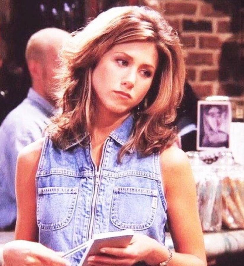 ¿Qué haríamos sin el denim...? Luce con todo y siempre es tendencia. Como este chaleco denim con cremallera que podríamos ponernos hoy mismo.