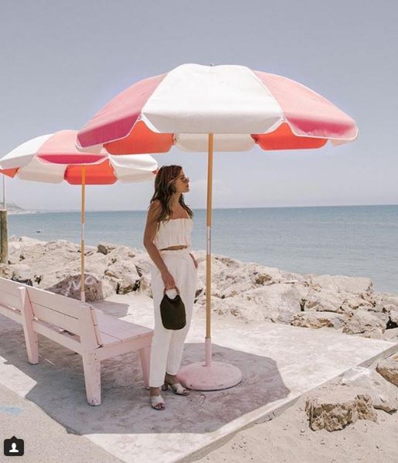 Pam Hetlinger (@pamhetlinger) y su total look en blanco.