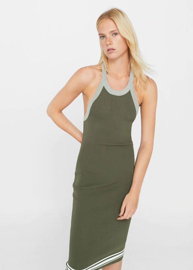 Vestido de punto entallado en color verde, 17,99 euros.