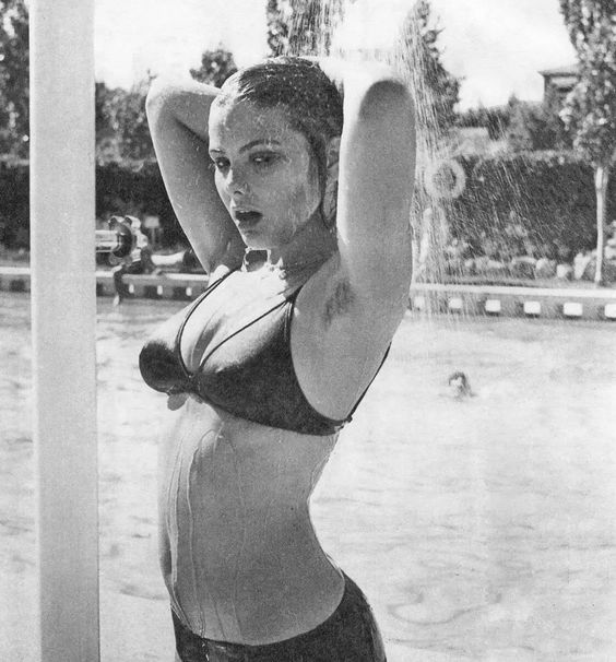 1970-71, Ornella Muti. La sexy italiana lucía el vello de las exilas mucho antes de que llegara el #MeToo.