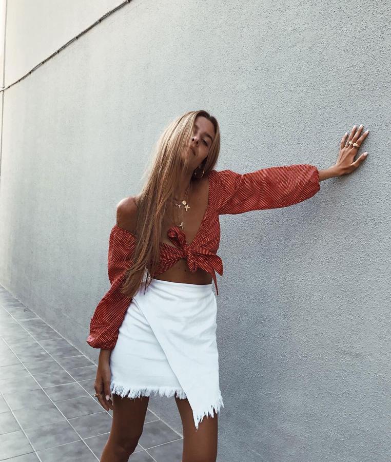 Teresa Andrés Gonzalvo lució esta falda tipo pareo ideal, de tejido natural y con bajo de flecos.