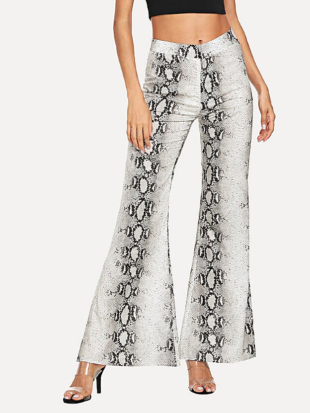 Pantalones con estampado de serpiente de Shein.
