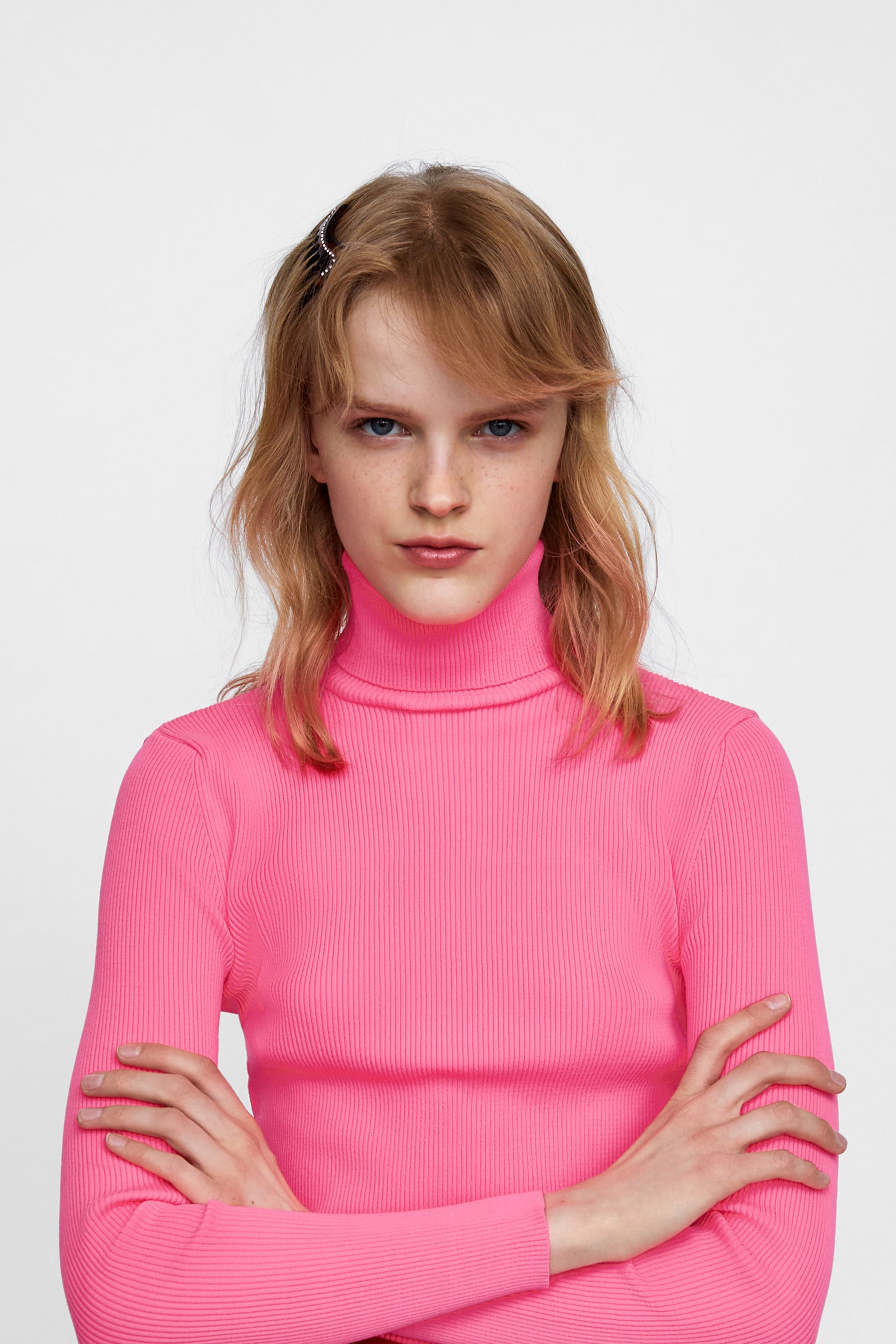 Jersey con cuello vuelto de canalé de Zara: 19,95 euros.