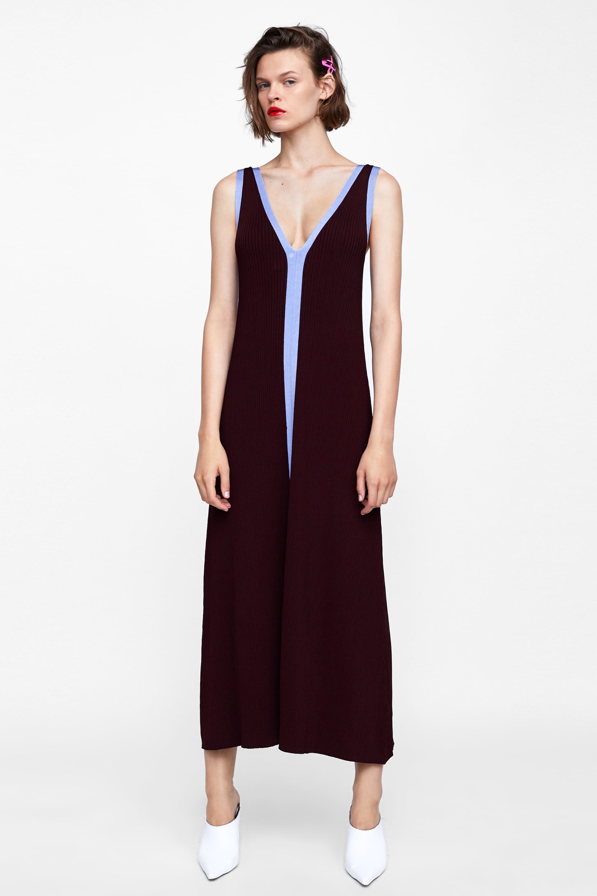 Vestido de canalé bicolor de Zara: 29,95 euros.