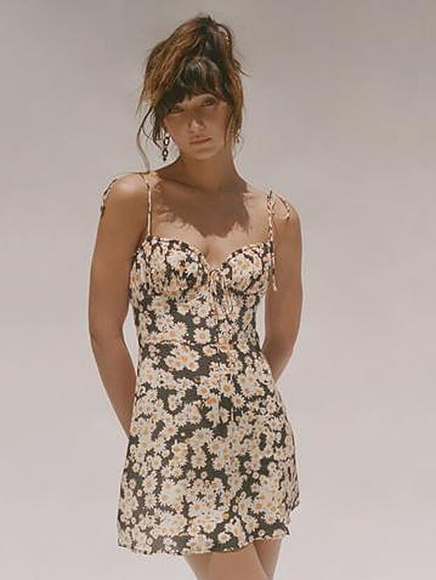 Minivestido-con estampado floral the Devon (modelo Flower Power), 180 $.