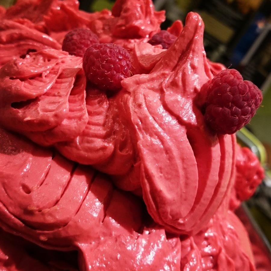  Están elaborados a diario por su maestro obrador. Su productos son frescos y de temporada. Y además apoyan al comercio justo. Calle Lavapiés, 31. Madrid)