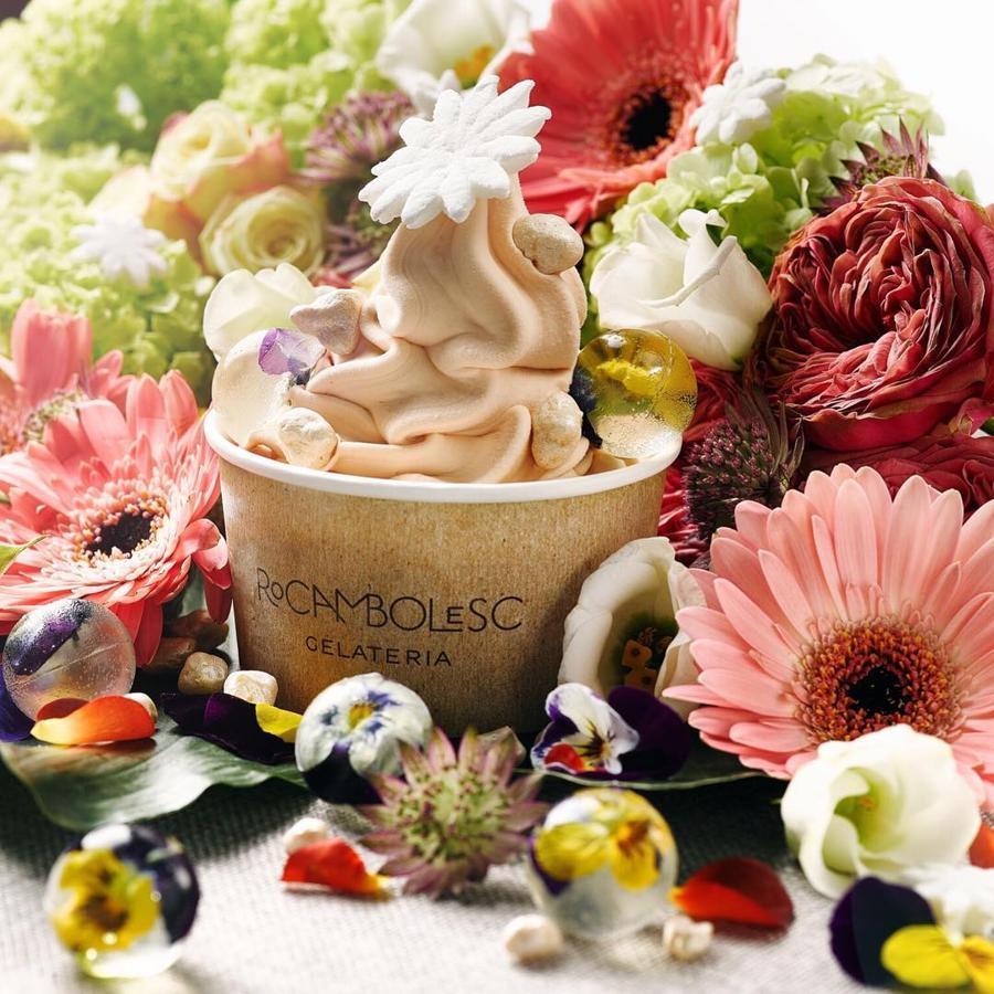 Es "la ventana dulce de El Celler de Can Roca". Está bajo las órdenes de Jordi Roca. Las mezclas de sabores exóticos, 'toppings' y helados con formas peculiares: la nariz del chef o el torso de Andrés Velencoso. (Tiendas en Girona, Barcelona, Madrid )