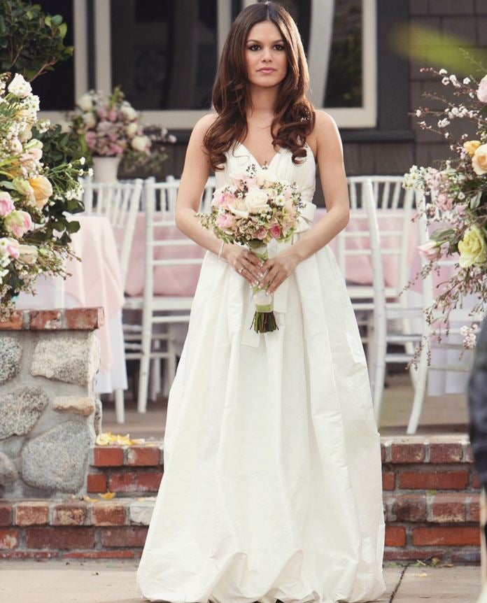 Summer Roberts ( Rachel Bilson) se casa al fin con Seth (Adam Brody) en la temporada final de 'The O.C.' con un vestido de inspiración 'boho' de lo más sencillito.