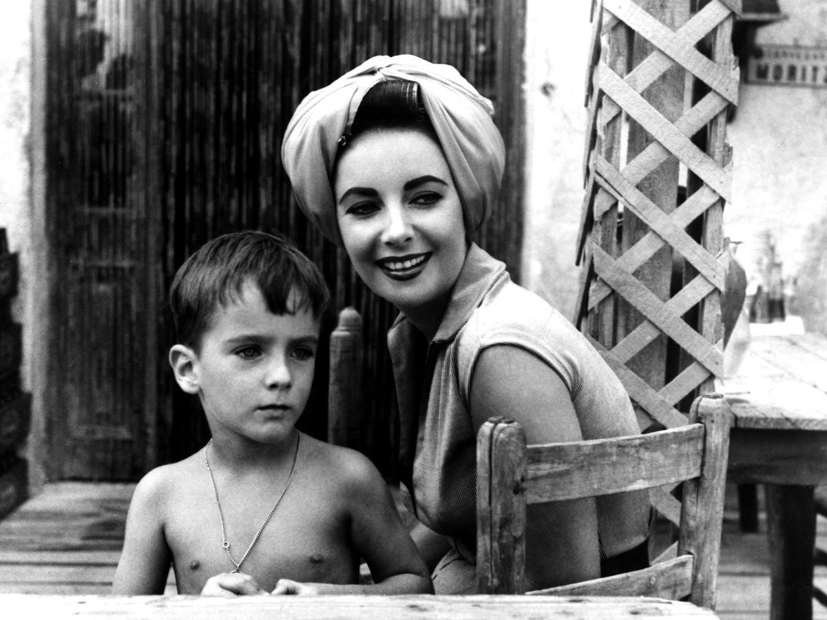 Con una vida de película como sus interpretaciones, Elizabeth Taylor llevó a la perfección lo que significaba ser diva en el Hollywood clásico.