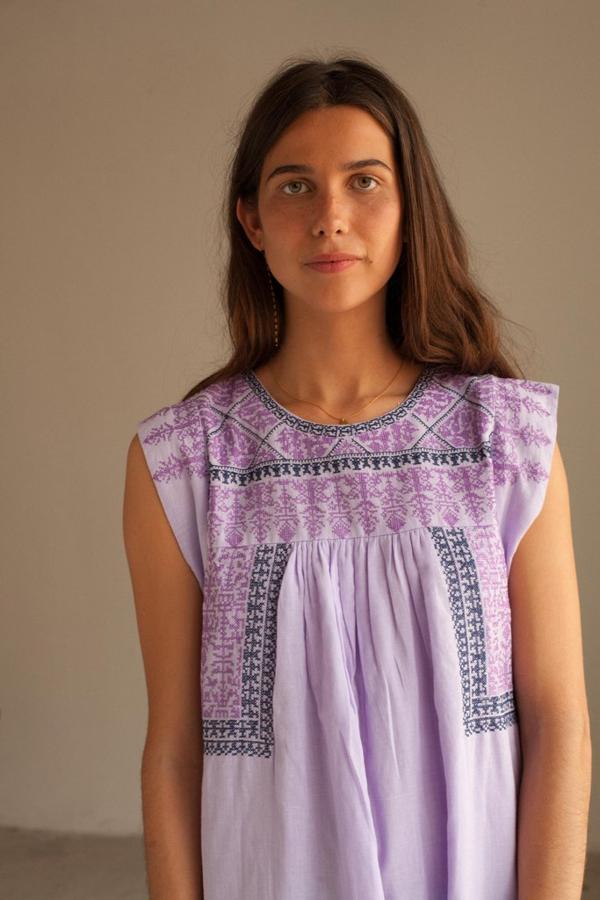 Vestido Lindo, en lila (45 €).