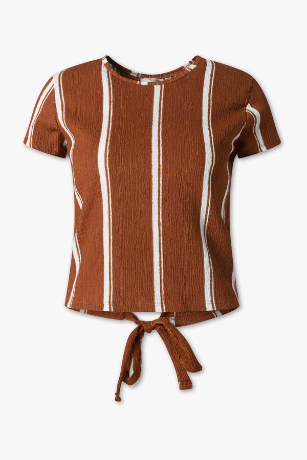 Top con lazada trasera (9 €).