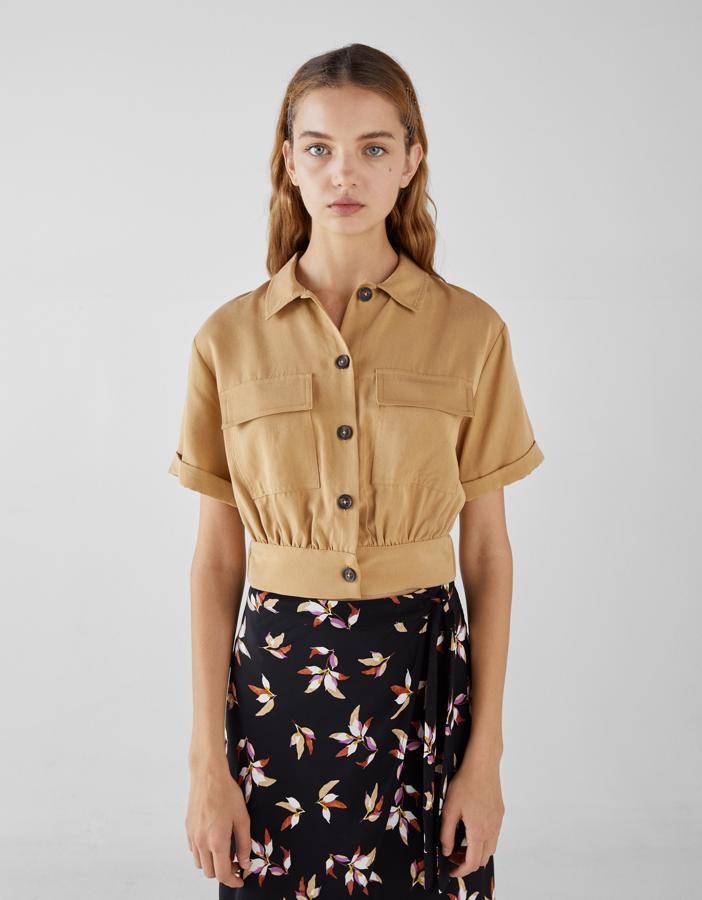 Camisa de manga corta con bolsillos (22,99 €).