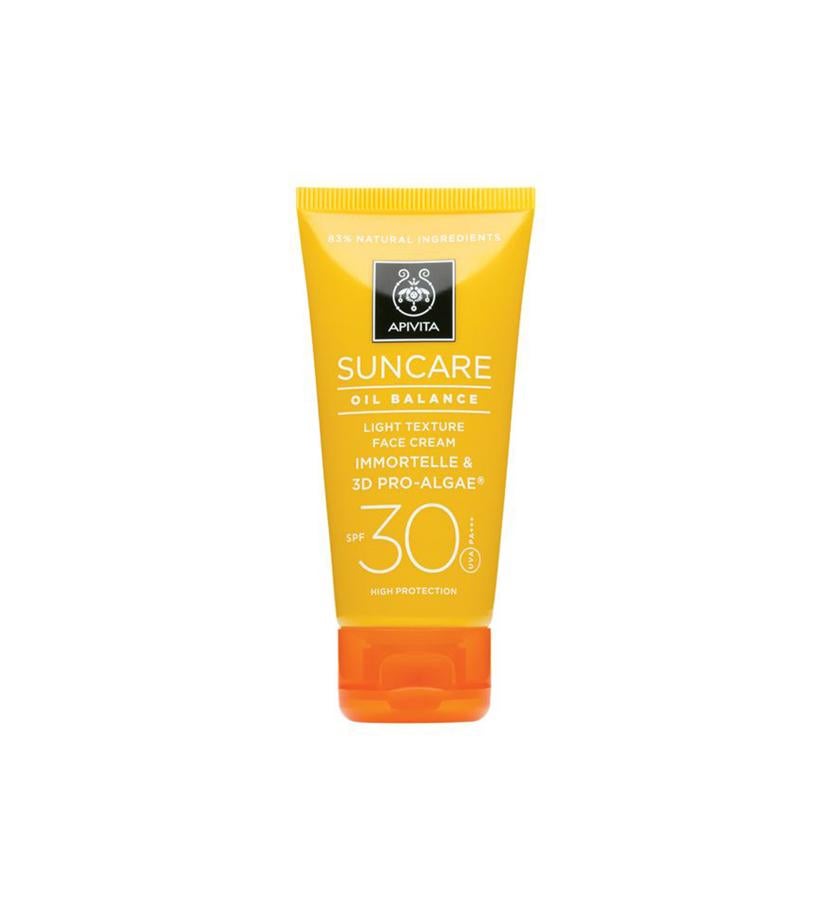La Crema Solar Facial de Textura Ligera SPF30+ de Apivita (19,50 €) regula el exceso de grasa y ofrece un acabado mate. Además, tienes un 83% de ingredientes naturales y combina filtros orgánicos y naturales.