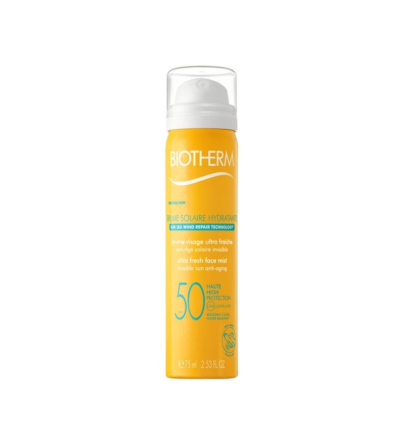 Los efectos de esta bruma facial son similares a los de un spray de agua refrescante: dejan el rostro fresco e hidratado. El plus de Brume Solaire Hidratante SPF50 de Biotherm (25,90 €) es que también deja sobre la piel una película de alto nivel de protección.