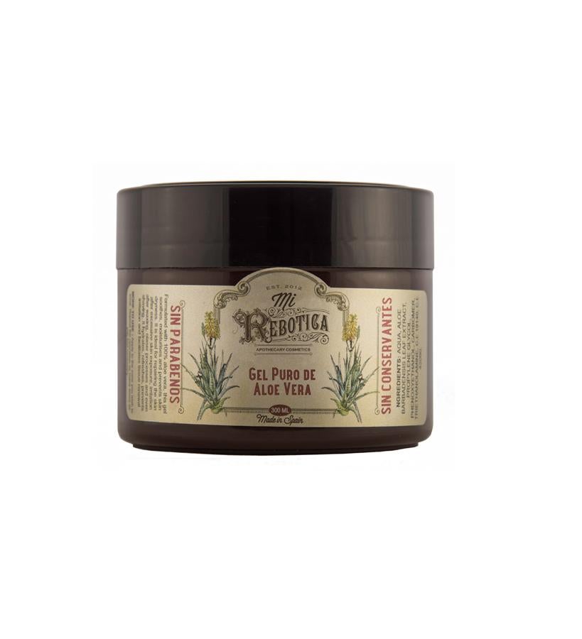 Formulado a base de aloe vera 100% natural suaviza, hidrata y evita la sequedad cutánea. Ideal para reparar la piel tras la exposición solar, irritación tras procesos de depilación o láser. Gel Puro de aloe vera de Mi Rebotica (7,95 €).