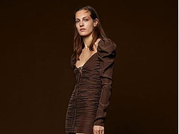 Vestido de Zara (59,95 €).