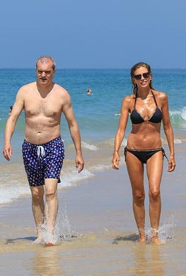 Ramón García y su mujer, Patricia Conde, disfrutando de las vacaciones.