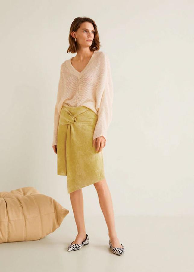 Falda de piel con nudo, 79,99 euros.