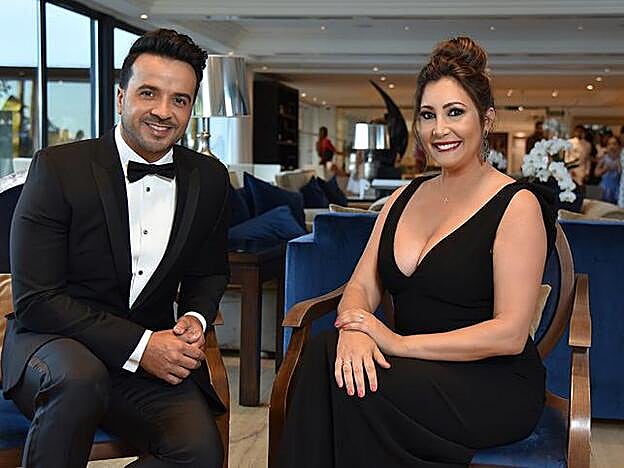 Luis Fonsi y María Bravo antes de la gala Global Gift en Marbella.