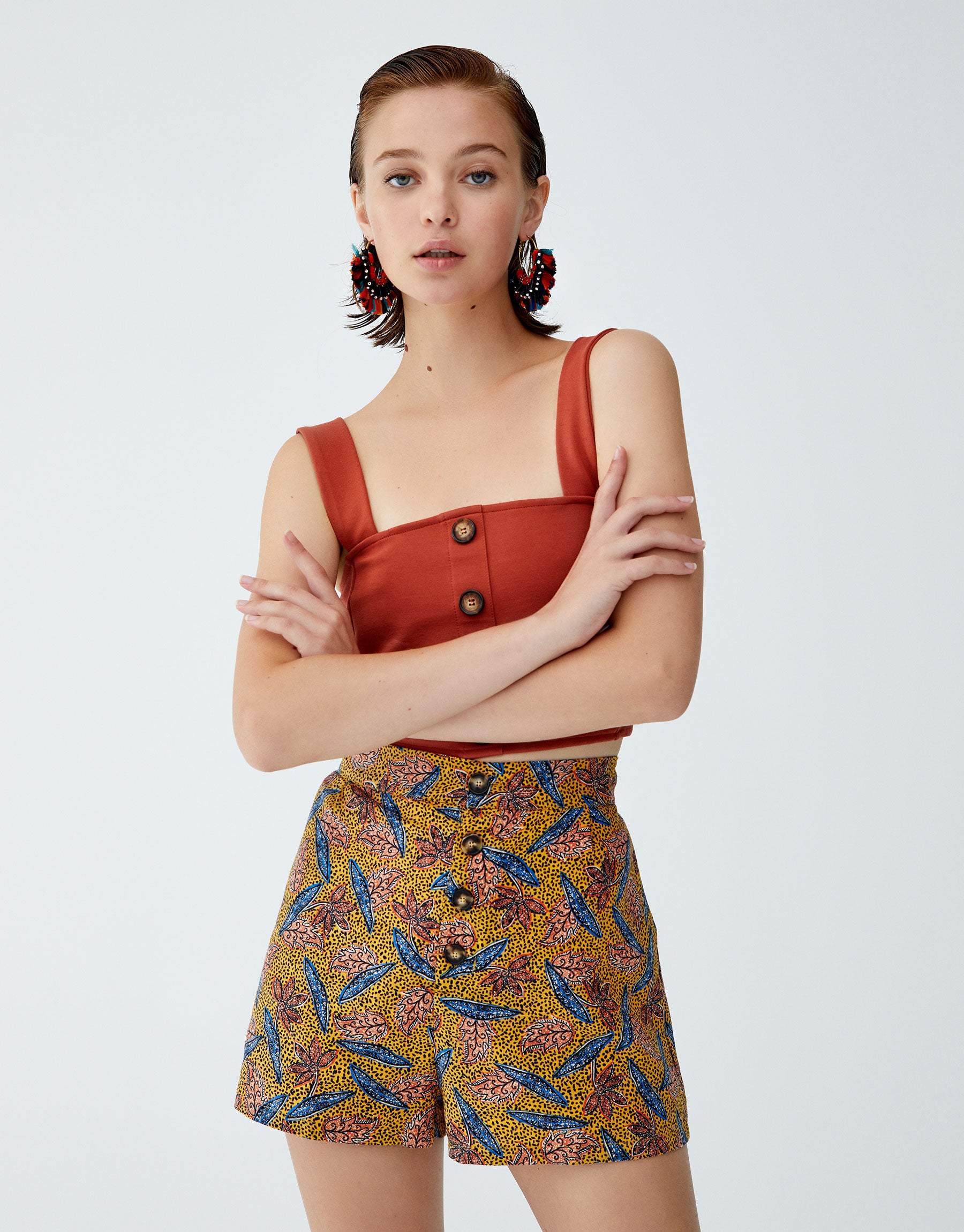 Shorts con pinzas y estampado de Pull and Bear: 15,99 euros.