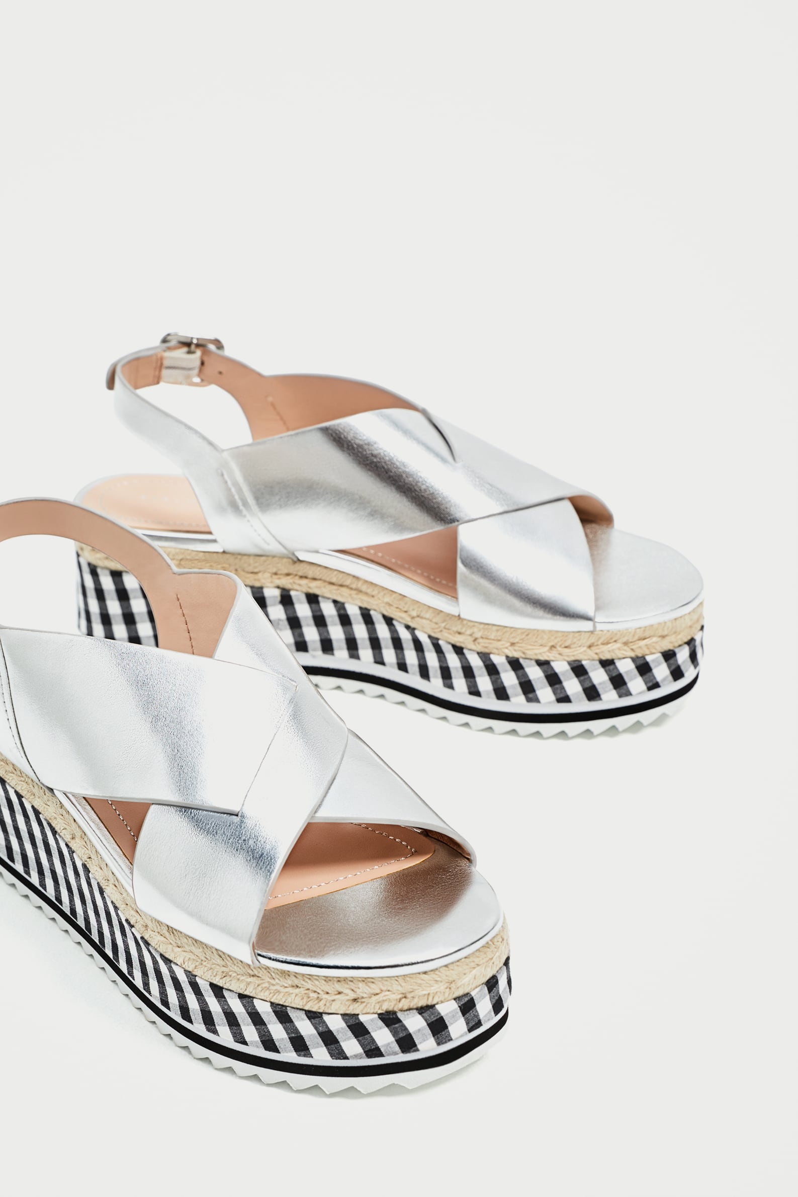 Cuñas cruzadas con plataforma de Zara: 9,99 euros.